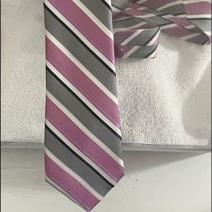 New condition mens striped tie in pink, great, black & white.